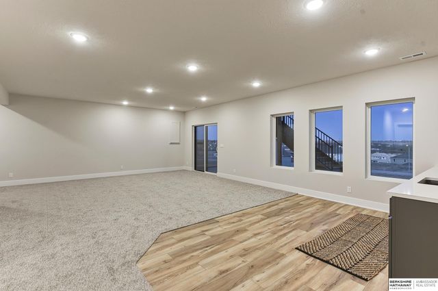 10901 N 161 Street, Bennington, NE 68007