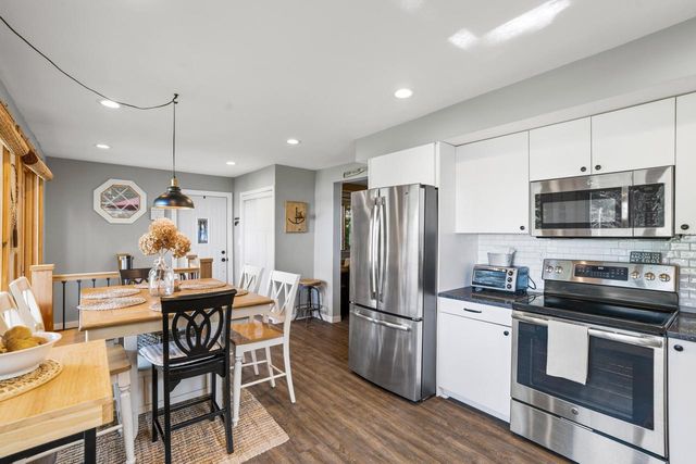 29205 White Oak LANE, Waterford, WI 53185