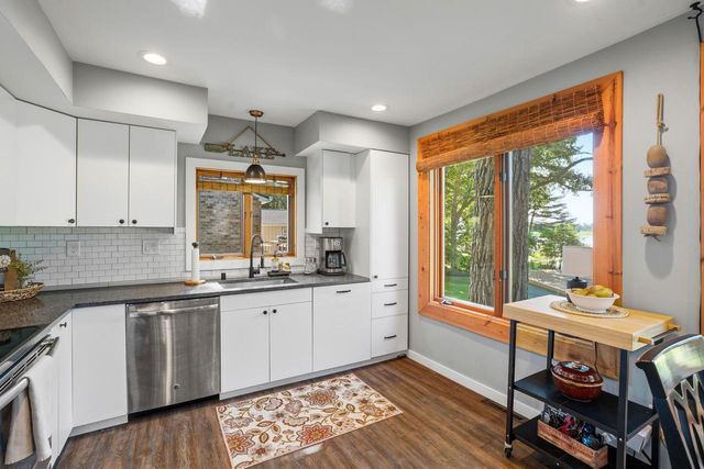 29205 White Oak LANE, Waterford, WI 53185