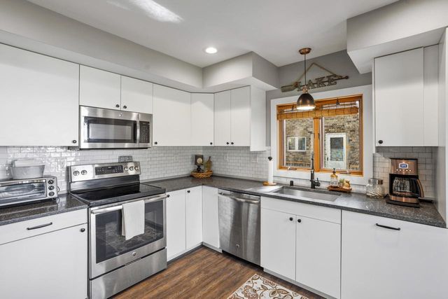 29205 White Oak LANE, Waterford, WI 53185