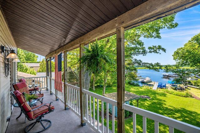 29205 White Oak LANE, Waterford, WI 53185