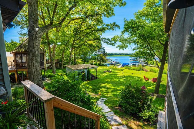 29205 White Oak LANE, Waterford, WI 53185