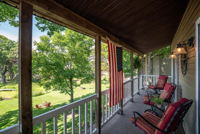 29205 White Oak LANE, Waterford, WI 53185