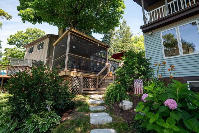 29205 White Oak LANE, Waterford, WI 53185