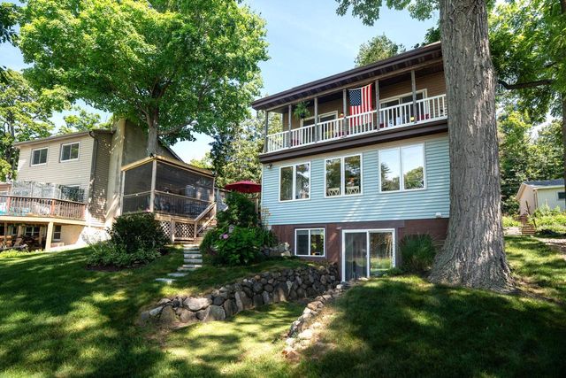 29205 White Oak LANE, Waterford, WI 53185