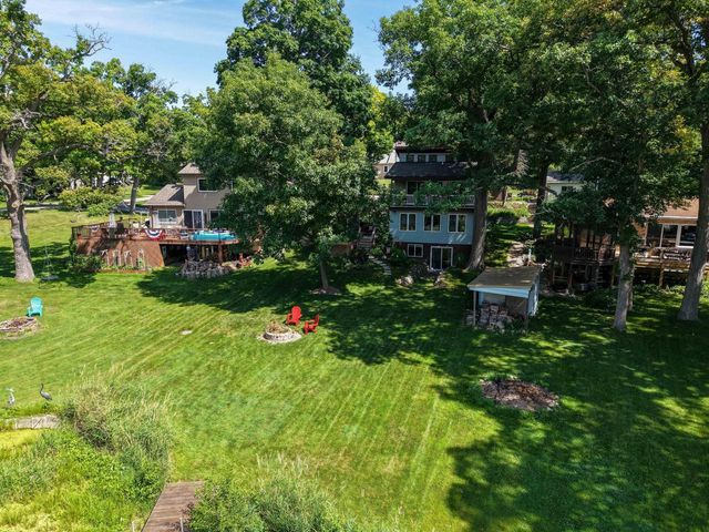 29205 White Oak LANE, Waterford, WI 53185