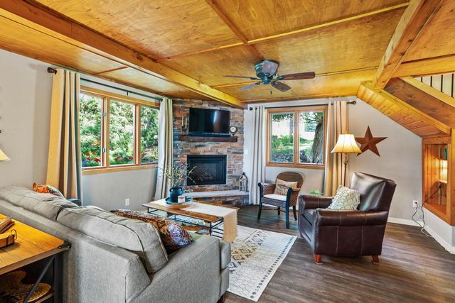 29205 White Oak LANE, Waterford, WI 53185