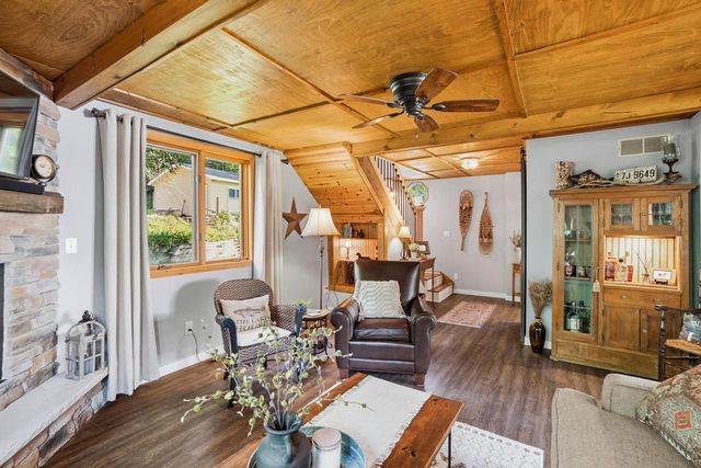 29205 White Oak LANE, Waterford, WI 53185