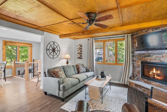 29205 White Oak LANE, Waterford, WI 53185