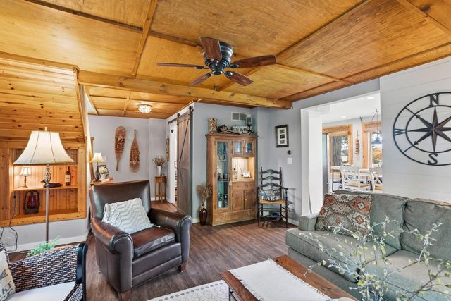 29205 White Oak LANE, Waterford, WI 53185