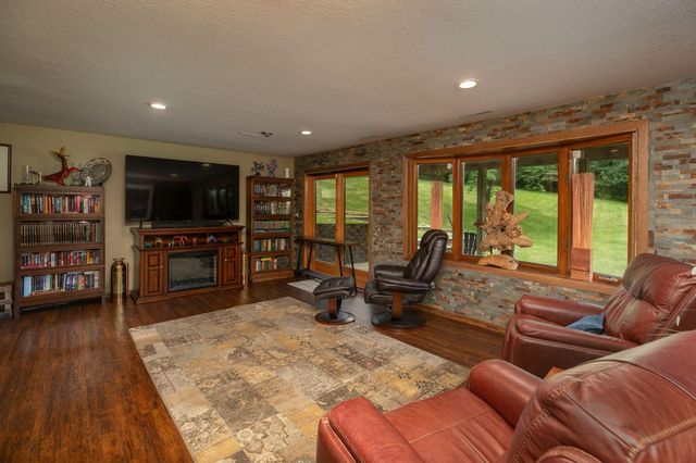 175 6th Lane NE, Oronoco, MN 55960