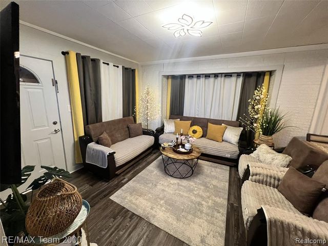 1125 Hartland Drive, Troy, MI 48083