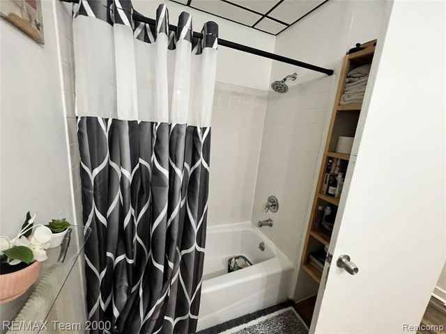 1125 Hartland Drive, Troy, MI 48083