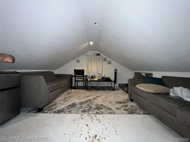 1125 Hartland Drive, Troy, MI 48083