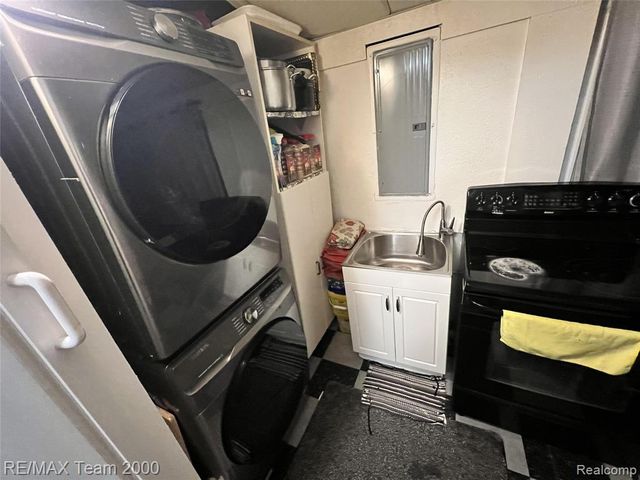 1125 Hartland Drive, Troy, MI 48083