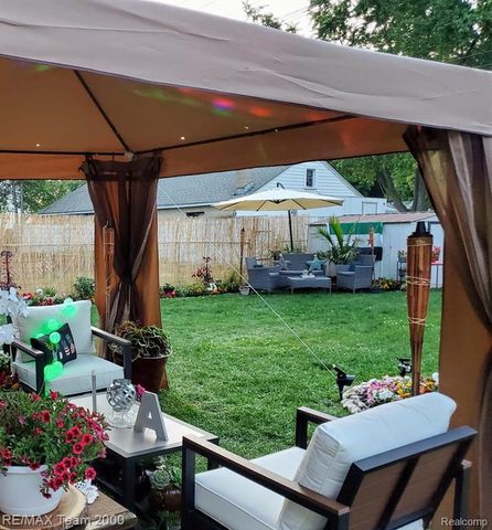 1125 Hartland Drive, Troy, MI 48083