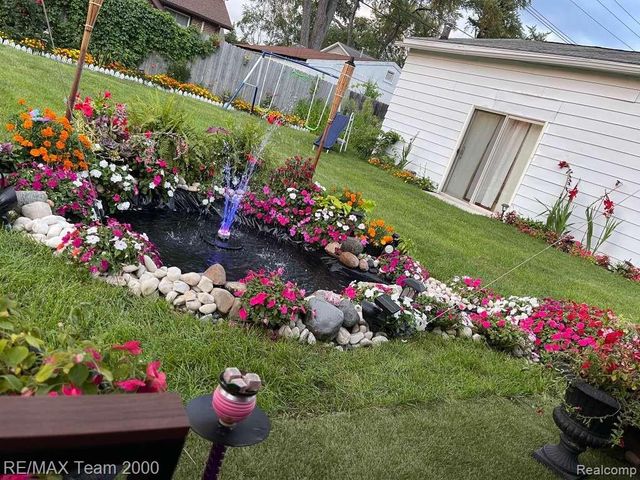 1125 Hartland Drive, Troy, MI 48083