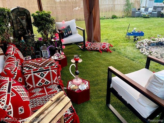 1125 Hartland Drive, Troy, MI 48083