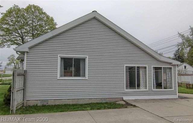 1125 Hartland Drive, Troy, MI 48083