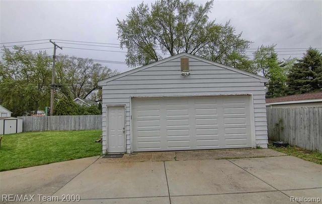 1125 Hartland Drive, Troy, MI 48083