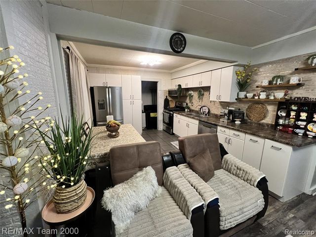 1125 Hartland Drive, Troy, MI 48083