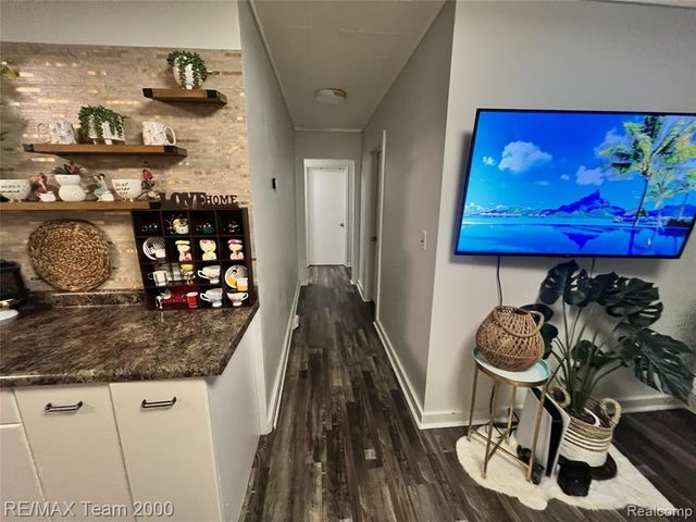 1125 Hartland Drive, Troy, MI 48083