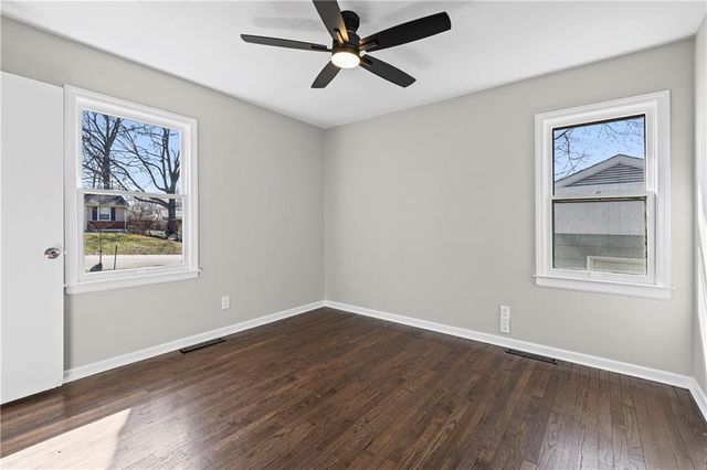 6810 Fairlane Drive, Kansas City, MO 64134
