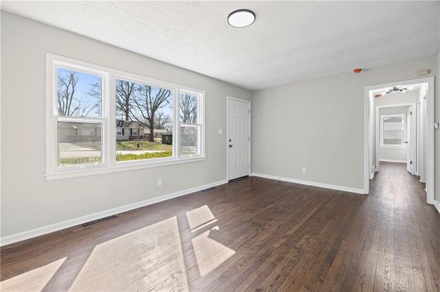 6810 Fairlane Drive, Kansas City, MO 64134