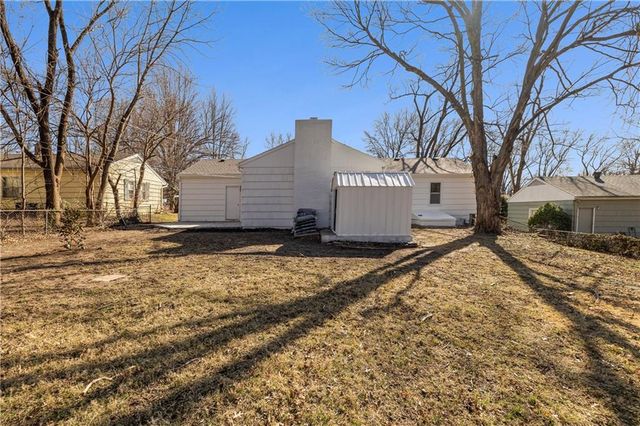 6810 Fairlane Drive, Kansas City, MO 64134