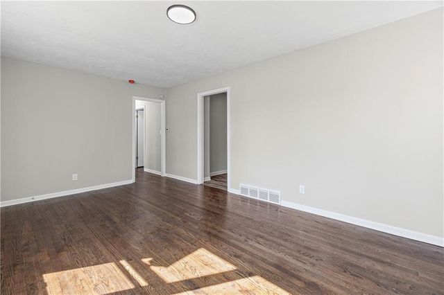 6810 Fairlane Drive, Kansas City, MO 64134