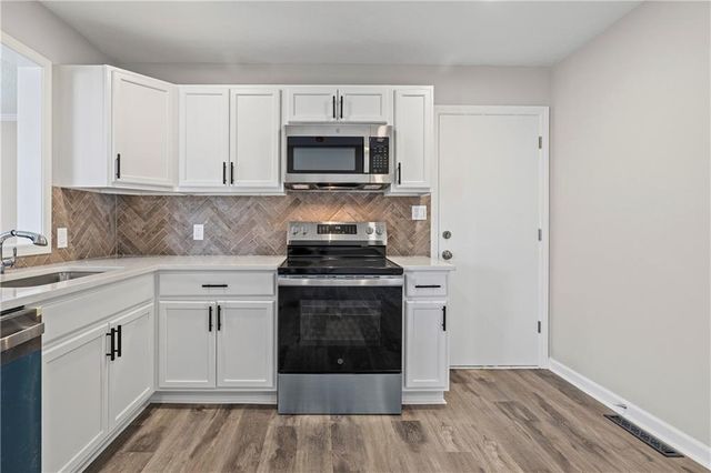 6810 Fairlane Drive, Kansas City, MO 64134