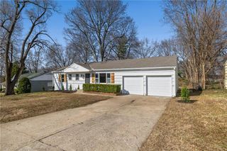 6810 Fairlane Drive, Kansas City, MO 64134