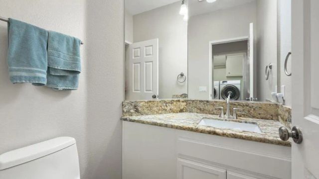 3033 Rancho La Presa, Carlsbad, CA 92009