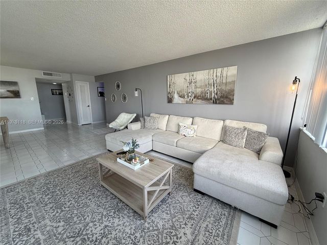 18011 Biscayne Boulevard 805, Aventura, FL 33160