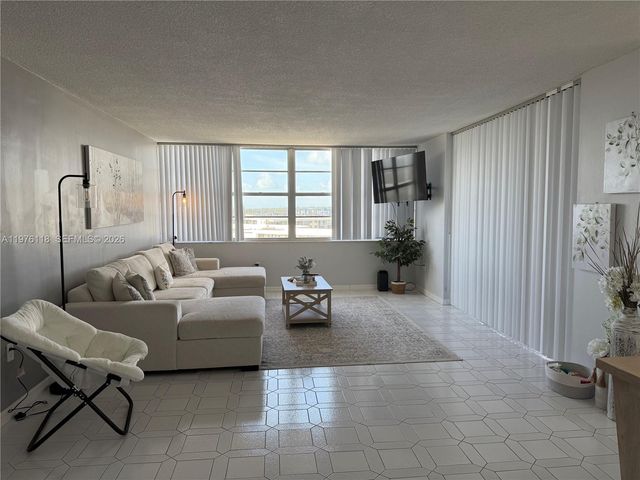 18011 Biscayne Boulevard 805, Aventura, FL 33160