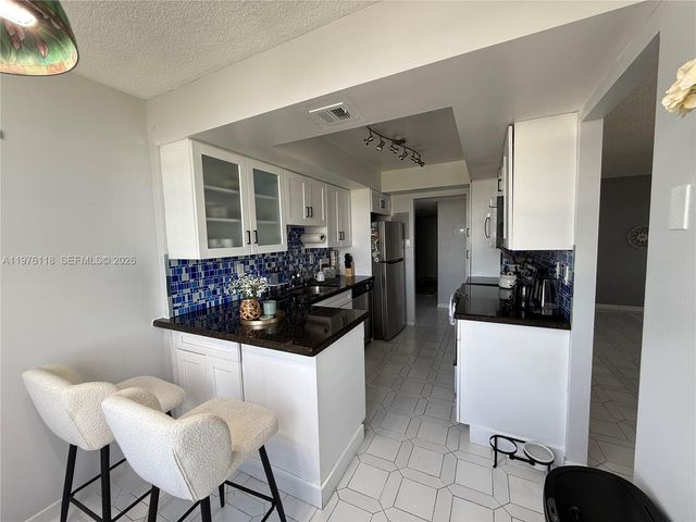 18011 Biscayne Boulevard 805, Aventura, FL 33160