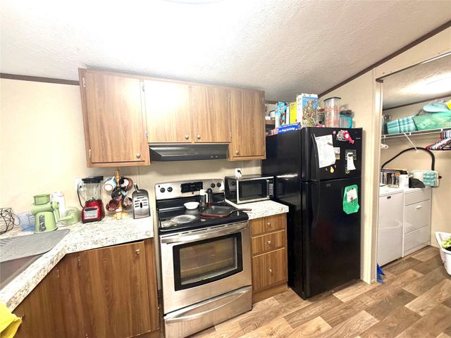 310 Beaks Avenue, Eagle Lake, TX 77434