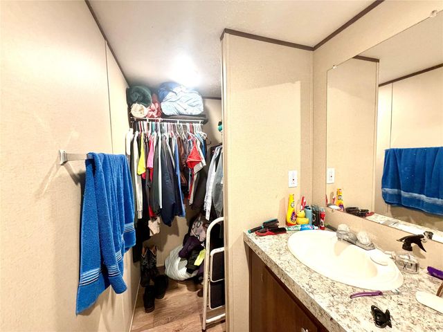 310 Beaks Avenue, Eagle Lake, TX 77434