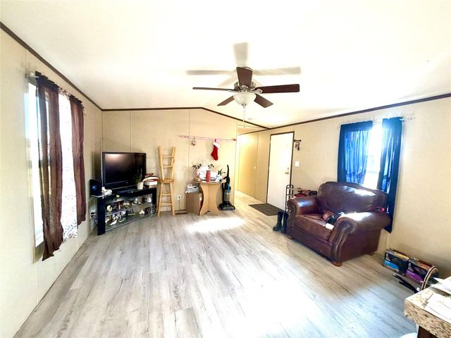 310 Beaks Avenue, Eagle Lake, TX 77434