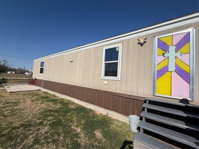 310 Beaks Avenue, Eagle Lake, TX 77434