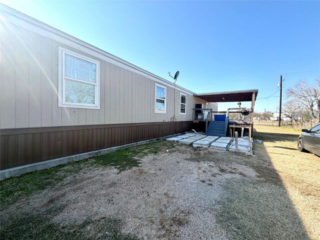 310 Beaks Avenue, Eagle Lake, TX 77434