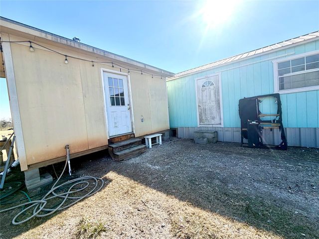 310 Beaks Avenue, Eagle Lake, TX 77434