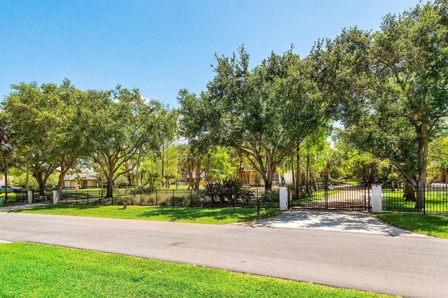 6002 NW 74th Terrace, Parkland, FL 33067