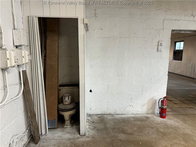 4933 MacCorkle Avenue, South Charleston, WV 25303