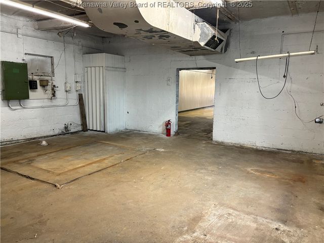 4933 MacCorkle Avenue, South Charleston, WV 25303