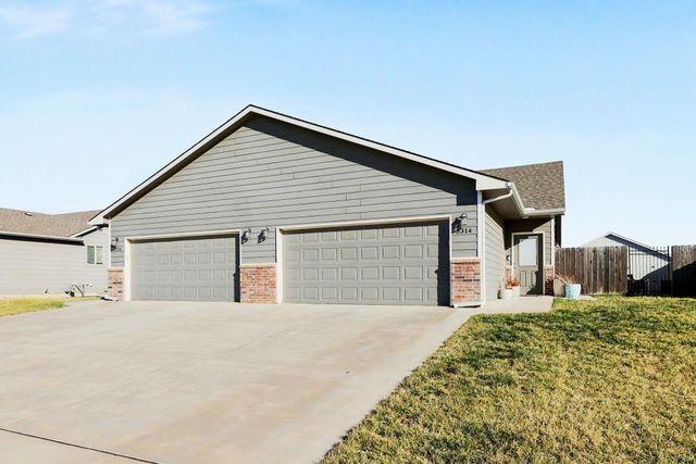 5314 N Cypress St, Bel Aire, KS 67226