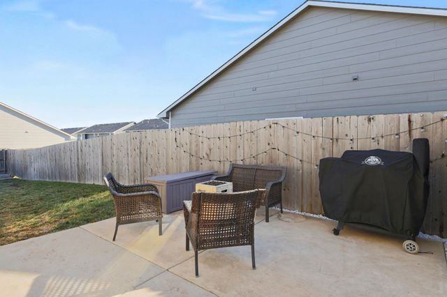 5314 N Cypress St, Bel Aire, KS 67226