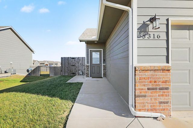 5314 N Cypress St, Bel Aire, KS 67226