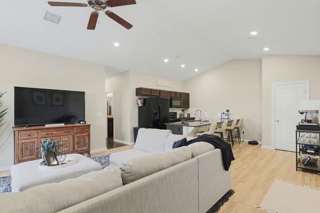 5314 N Cypress St, Bel Aire, KS 67226