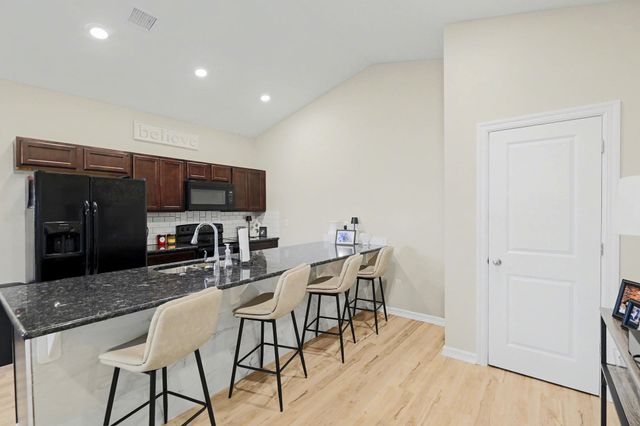 5314 N Cypress St, Bel Aire, KS 67226